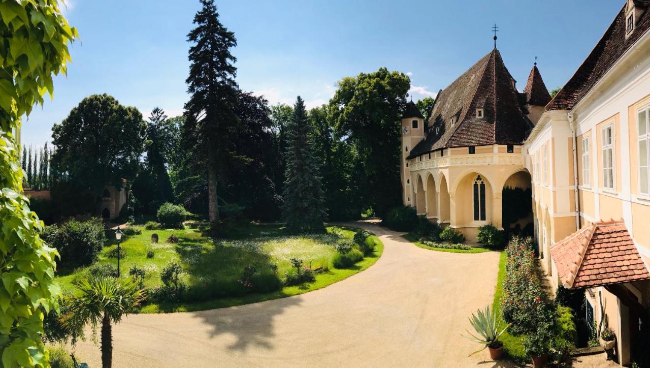 Ferienwohnung Schloss Schrattenthal Exterior photo